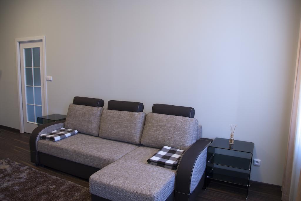 Apartman U Kolonady Κάρλοβι Βάρι Δωμάτιο φωτογραφία