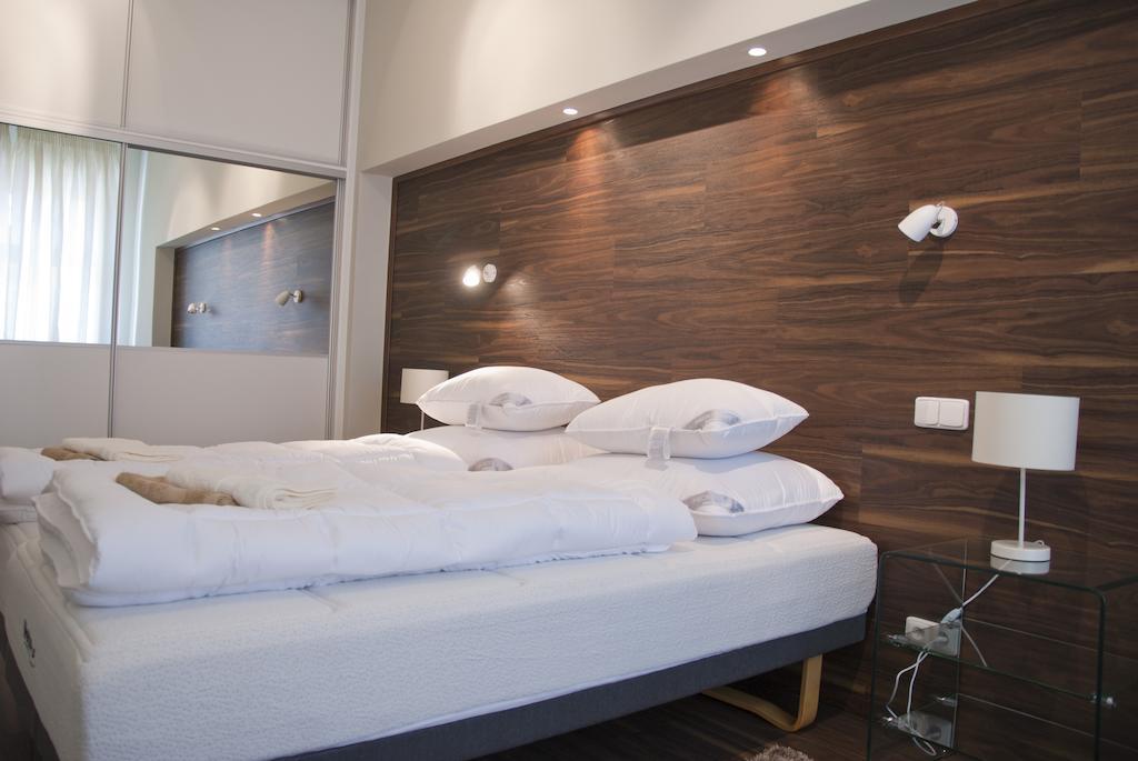 Apartman U Kolonady Κάρλοβι Βάρι Δωμάτιο φωτογραφία
